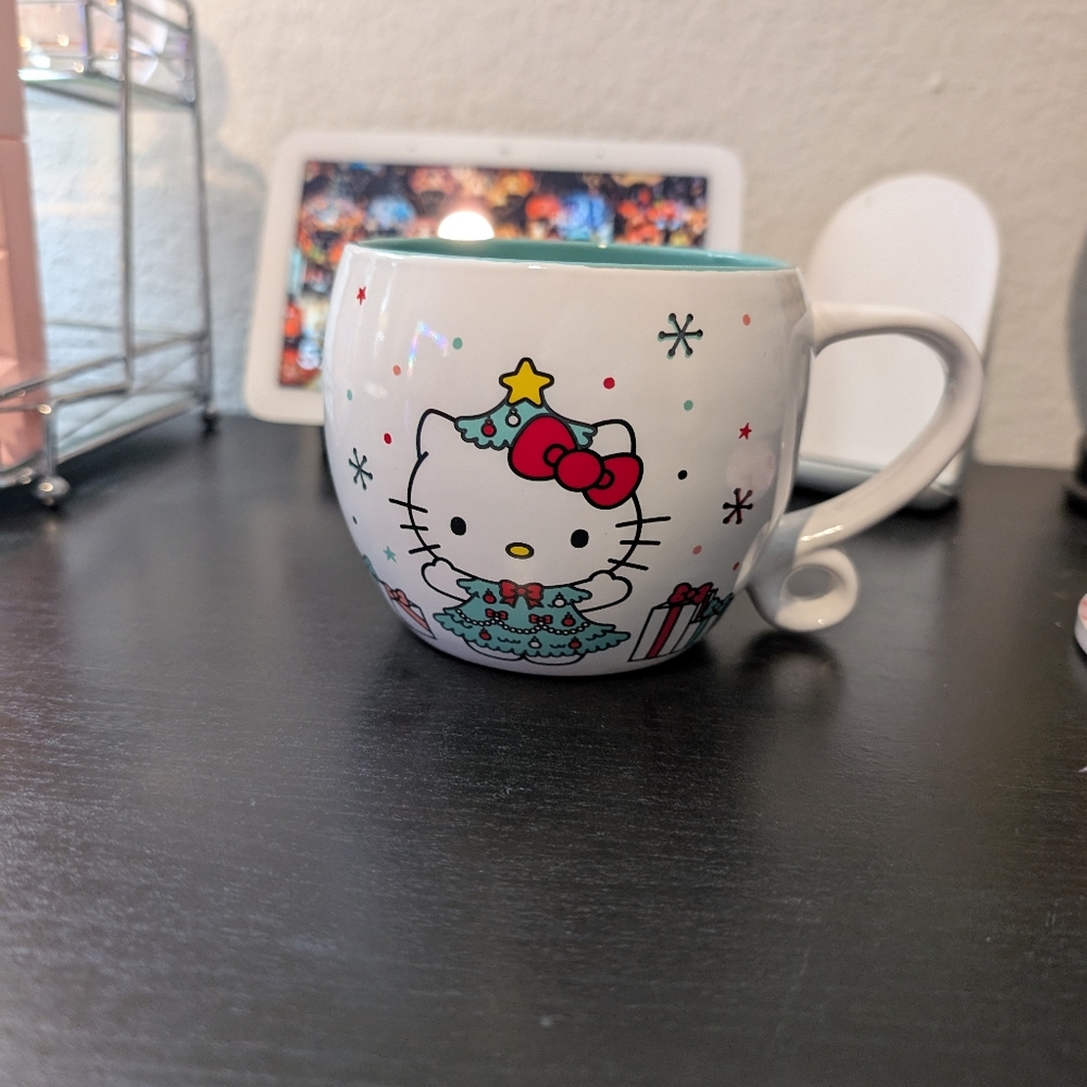 Hello Kitty Christmas mug